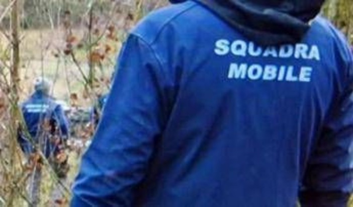 Salerno, 16enne stuprata in spiaggia a Ferragosto: in manette due 17enni Salerno, 16enne stuprata in spiaggia a Ferragosto: in manette due 17enni