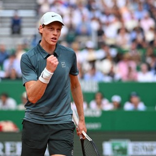 Sinner al secondo turno al Roland Garros, Tabur ko in tre set