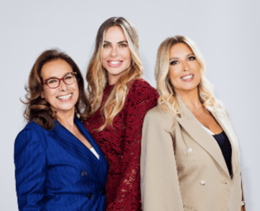 Grande Fratello Vip, oggi l'Open House solo per quattro concorrenti. Cesara Buonamici: "Pronta a divertirmi"