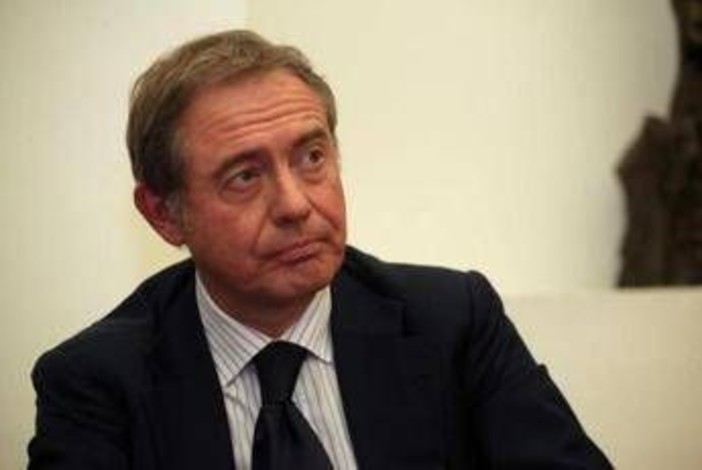 Urso: "Conou eccellenza green economy, in Italia 99% oli lubrificanti è rigenerato" Urso: "Conou eccellenza green economy, in Italia 99% oli lubrificanti è rigenerato"