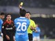 Olivera abbatte Smolcic, arbitro assegna rigore. Conte chiede un rosso: caos in Napoli-Como