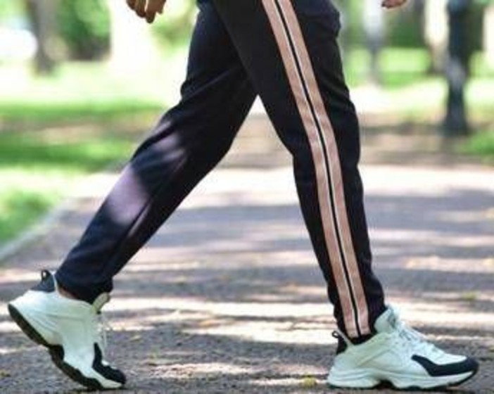 Il falso mito dei 10mila passi, camminare 15 minuti aiuta il cuore