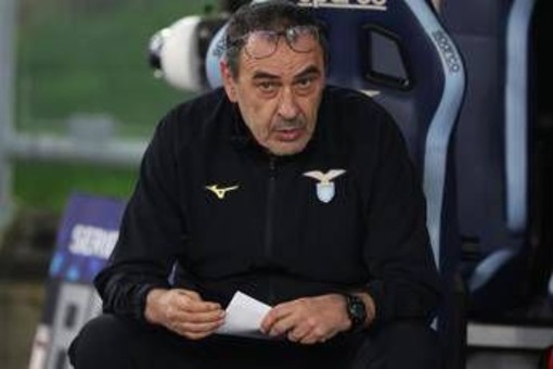 Sarri operato al cuore, la nota della Lazio: "Tornerà in panchina nei prossimi giorni" Sarri operato al cuore, la nota della Lazio: "Tornerà in panchina nei prossimi giorni"