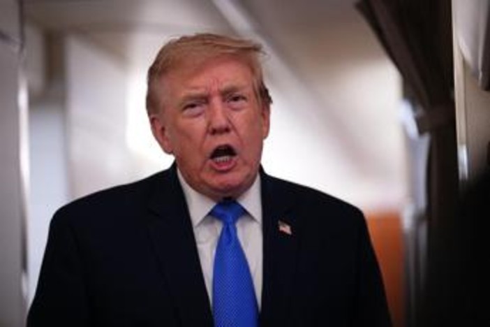 Iran, Trump: "Decida tra accordo o resa totale". Teheran e fonti Usa smentiscono nuovi colloqui