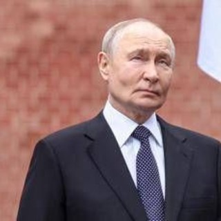 Putin compie 74 anni: dal trattore al coccodrillo, ecco i regali più assurdi ricevuti Putin compie 74 anni: dal trattore al coccodrillo, ecco i regali più assurdi ricevuti