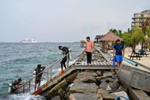 Italiani morti alle Maldive, missione internazionale finita: materiale recuperato consegnato a polizia