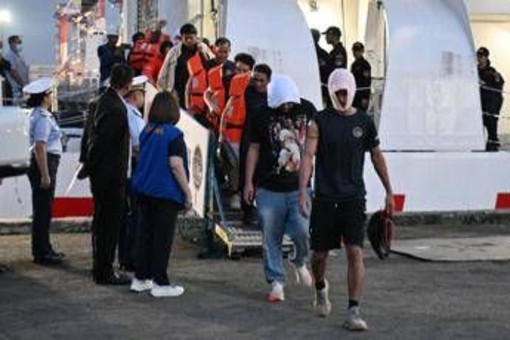 Filippine, affonda traghetto nel sud: 18 morti e 24 dispersi Filippine, affonda traghetto nel sud: 18 morti e 24 dispersi