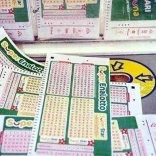 Superenalotto, numeri combinazione vincente oggi 25 agosto: nessun '6' né '5+1'﻿