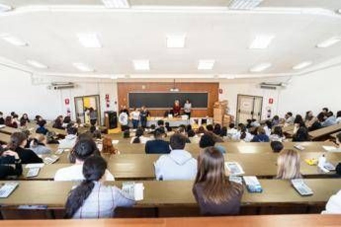 Semestre filtro Medicina, oggi informativa di Bernini: "Gli studenti non perderanno l'anno"