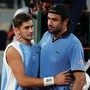 Roland Garros, Berrettini in lacrime costretto al ritiro. Arnaldi lo abbraccia, il pubblico applaude Roland Garros, Berrettini in lacrime costretto al ritiro. Arnaldi lo abbraccia, il pubblico applaude