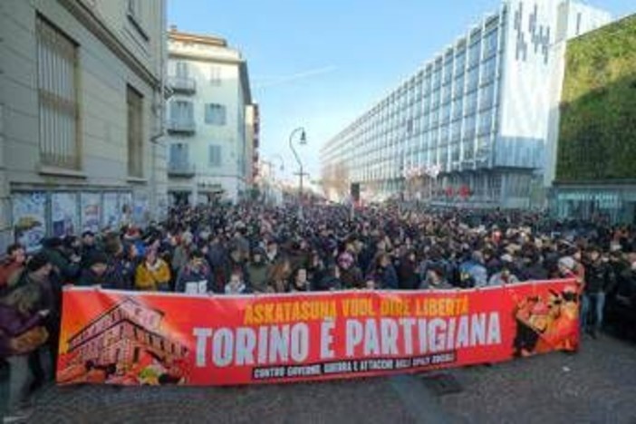 Askatasuna, l'annuncio dei militanti: "In piazza a Roma il 28 marzo" Askatasuna, l'annuncio dei militanti: "In piazza a Roma il 28 marzo"