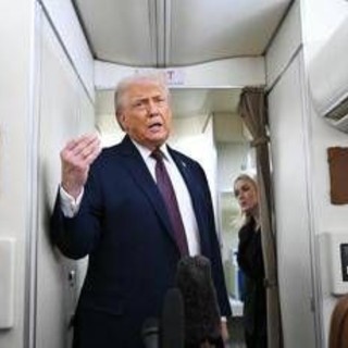 Trump sull'Air Force One: "In Groenlandia possiamo fare ciò che vogliamo" Trump sull'Air Force One: "In Groenlandia possiamo fare ciò che vogliamo"