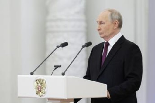 Putin contro Nato e Ue: "Minaccia russa scusa per giustificare aumento spese militari" Putin contro Nato e Ue: "Minaccia russa scusa per giustificare aumento spese militari"