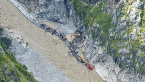 Alluvione in Nepal, oltre 900 morti. 933 lavoratori intrappolati in tunnel di sistemi idroelettrici Alluvione in Nepal, oltre 900 morti. 933 lavoratori intrappolati in tunnel di sistemi idroelettrici