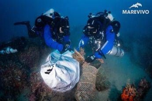 Marevivo-Arca Fondi, recuperata rete fantasma di 3mila m da fondali Siracusa Marevivo-Arca Fondi, recuperata rete fantasma di 3mila m da fondali Siracusa