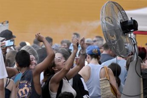 L'afa stringe la morsa sull'Italia, oggi 5 città in massima allerta caldo L'afa stringe la morsa sull'Italia, oggi 5 città in massima allerta caldo