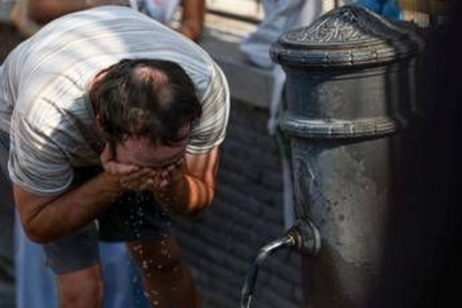 Escalation di afa sull'Italia, oggi 16 città in massima allerta caldo Escalation di afa sull'Italia, oggi 16 città in massima allerta caldo
