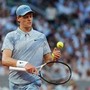 Sinner, il nuovo kit al Roland Garros non convince: "Sembra Cenerentolo" Sinner, il nuovo kit al Roland Garros non convince: "Sembra Cenerentolo"