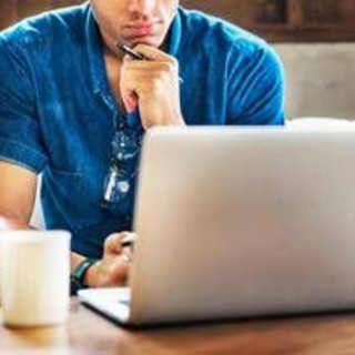 Più isolati con lo smart working, in uno studio l'impatto sul benessere mentale