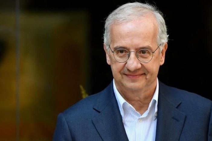 Walter Veltroni ospite alle 16 della rassegna 'Cervo in blu d'inchiostro e alle 20.30 del Festival della Parola Reloaded di Sanremo Walter Veltroni ospite alle 16 della rassegna 'Cervo in blu d'inchiostro e alle 20.30 del Festival della Parola Reloaded di Sanremo