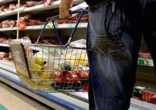 Il dilemma: insalata e affettati freschi o in busta? Guida pratica per pasti express e i rischi da evitare Il dilemma: insalata e affettati freschi o in busta? Guida pratica per pasti express e i rischi da evitare