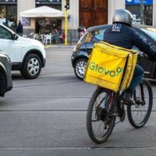 Rider sfruttati, procura Milano dispone controllo giudiziario per Glovo Foodinho