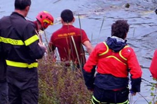 Muore tentando di salvare il nipotino nell'Adda, il bimbo non ce l'ha fatta Muore tentando di salvare il nipotino nell'Adda, il bimbo non ce l'ha fatta