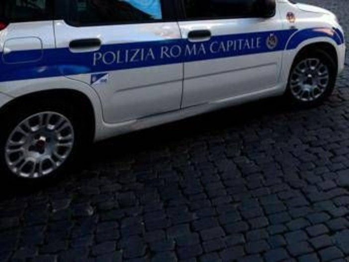 Roma, 14enne travolto da un suv su marciapiede davanti a scuola: non è in pericolo di vita