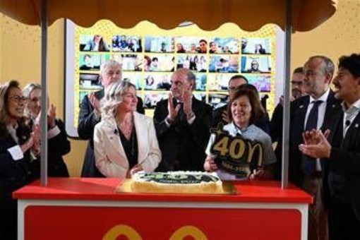 McDonald’s Italia compie 40 anni, il primo ristorante a Roma in Piazza di Spagna McDonald’s Italia compie 40 anni, il primo ristorante a Roma in Piazza di Spagna