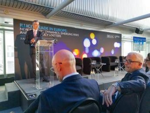 Bird (Kpmg): "Cresce illecito Ue, +20% sigarette contraffatte" Bird (Kpmg): "Cresce illecito Ue, +20% sigarette contraffatte"