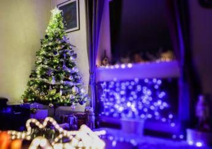Natale, quanto consumano le luci degli addobbi e come risparmiare Natale, quanto consumano le luci degli addobbi e come risparmiare