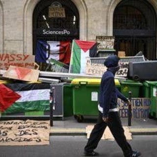 Francia, esplode la protesta dei liceali: oltre 200 feriti. Stop alle granate della polizia Francia, esplode la protesta dei liceali: oltre 200 feriti. Stop alle granate della polizia