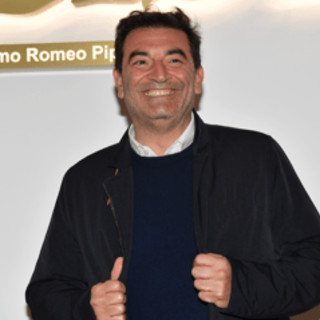 Max Giusti: "Dalla tv al teatro, è il periodo più bello della mia carriera"