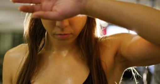 Sudorazione eccessiva, poi la scoperta del tumore: "Pensavo fosse il caldo" Sudorazione eccessiva, poi la scoperta del tumore: "Pensavo fosse il caldo"