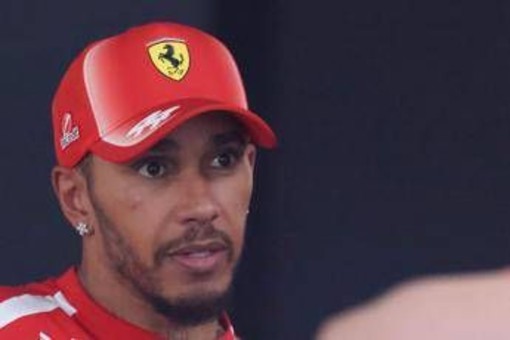Hamilton difende Vasseur: "E' la persona giusta, puntate il dito su chi è più in alto"