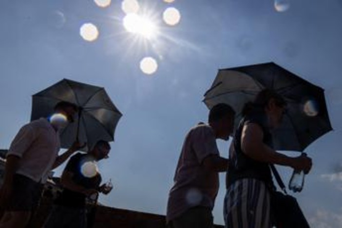 Caldo estremo sull'Italia, oggi sono 22 le città da bollino rosso: domani salgono a 25