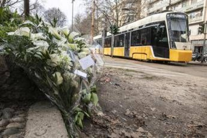 Tram deragliato a Milano, il conducente non risponde a pm: "Non è nelle condizioni fisiche"