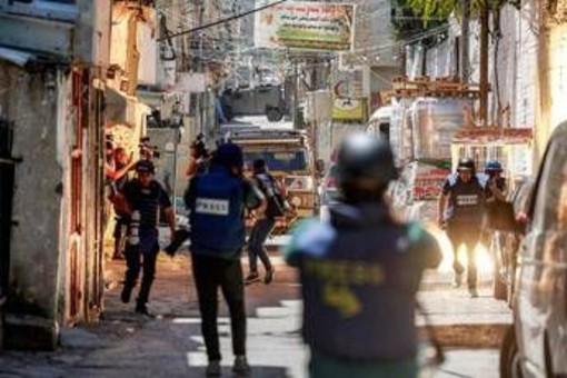 Sparatorie in Israele, un morto e diversi feriti in sospetto attacco terroristico Sparatorie in Israele, un morto e diversi feriti in sospetto attacco terroristico