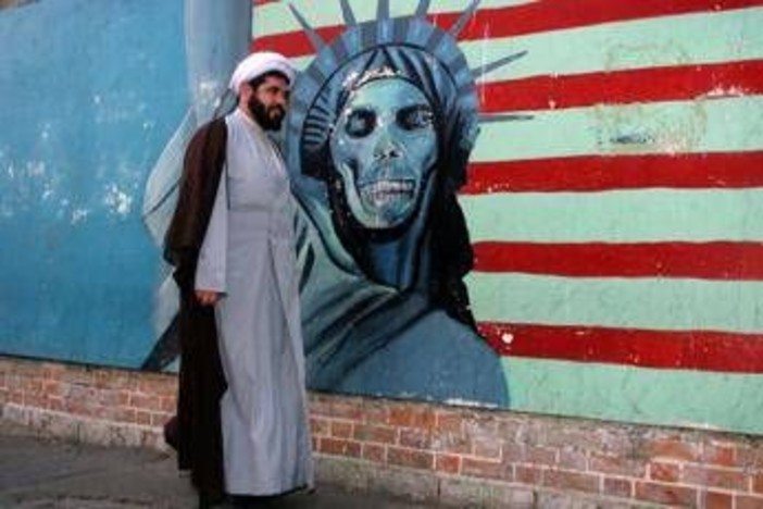 Iran, ministro degli Esteri sente capo Aiea: "Arrivare a intesa sostenibile". Pressing Usa su Trump per non attaccare