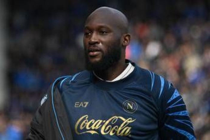 Napoli, Lukaku fuori rosa? L'attaccante non si presenta all'allenamento, il club: "Valutiamo provvedimenti" Napoli, Lukaku fuori rosa? L'attaccante non si presenta all'allenamento, il club: "Valutiamo provvedimenti"