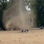 Il 'diavolo di sabbia' attraversa un parco di Londra: paura tra i presenti