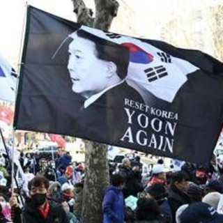 Corea del Sud, ex presidente Yoon condannato all'ergastolo