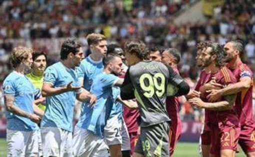 Roma-Lazio, espulsi Rovella e Wesley per rissa: cos'è successo all'Olimpico Roma-Lazio, espulsi Rovella e Wesley per rissa: cos'è successo all'Olimpico