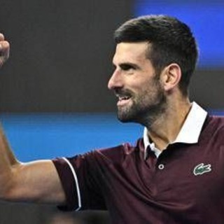 Atp Pechino, Djokovic batte Zverev nei quarti e fa un favore a Sinner Atp Pechino, Djokovic batte Zverev nei quarti e fa un favore a Sinner