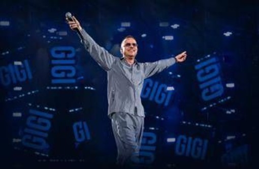 Gigi D'Alessio torna in tour e sogna San Siro: "La mia intelligenza napoletana, non artificiale" Gigi D'Alessio torna in tour e sogna San Siro: "La mia intelligenza napoletana, non artificiale"