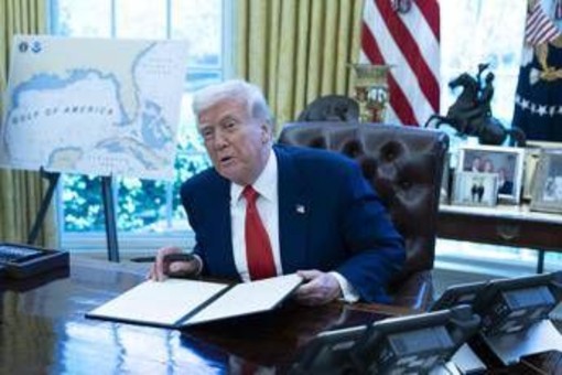 Trump e il rimprovero a Obama: "Ha rivelato informazioni sugli alieni" Trump e il rimprovero a Obama: "Ha rivelato informazioni sugli alieni"