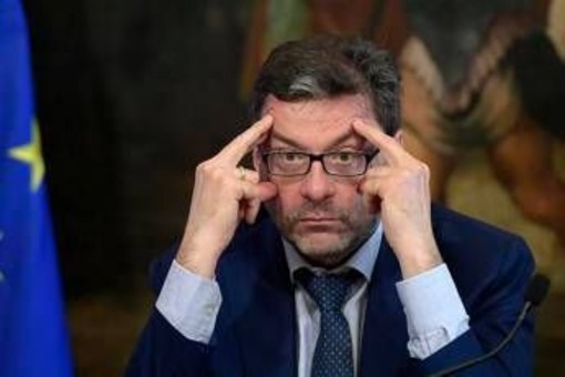 Manovra, Giorgetti: "Burrasca all'orizzonte, ma l'Italia non è spendacciona" Manovra, Giorgetti: "Burrasca all'orizzonte, ma l'Italia non è spendacciona"