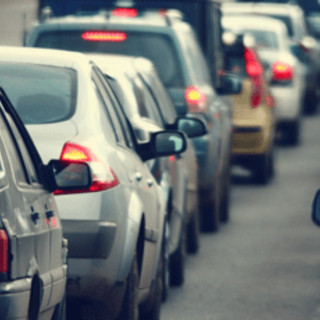 Salerno, crolla tratto di un viadotto in autostrada: nessun ferito ma traffico in tilt Salerno, crolla tratto di un viadotto in autostrada: nessun ferito ma traffico in tilt