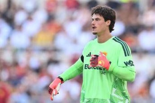 Roma, infortunio per Svilar e stop di almeno un mese: ecco quali partite salta e quando può tornare in campo Roma, infortunio per Svilar e stop di almeno un mese: ecco quali partite salta e quando può tornare in campo