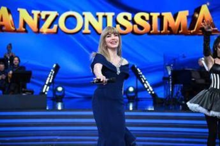 Canzonissima, oggi nuovo appuntamento: l'omaggio a Loretta Goggi